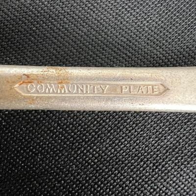 Antique Oneida Community Silverplate Silverware Paul Revere Pattern 34 Pc.