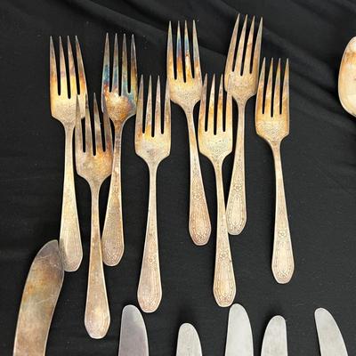 Antique Oneida Community Silverplate Silverware Paul Revere Pattern 34 Pc.