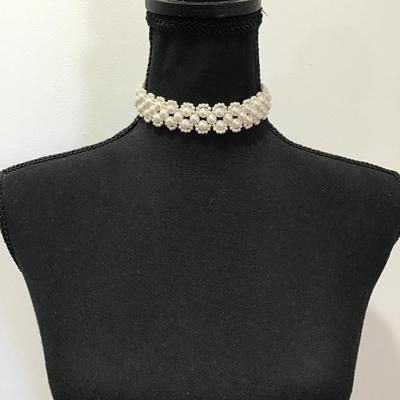 Vintage faux pearl choker necklace