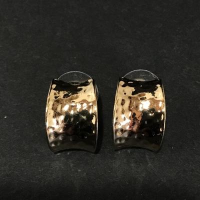 Nice gold tone earrings
