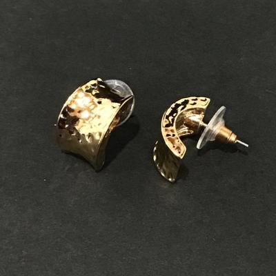 Nice gold tone earrings