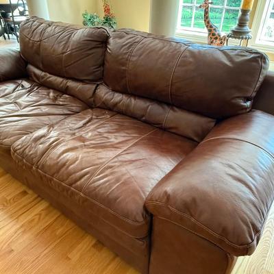 Gorgeous comfy leather sofa, excellent condition!