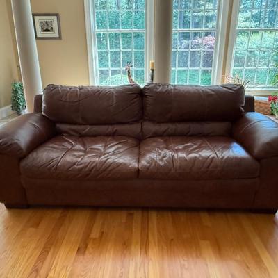 Gorgeous comfy leather sofa, excellent condition!