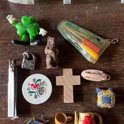 Sale Photo Thumbnail #39: Various miniature collectibles