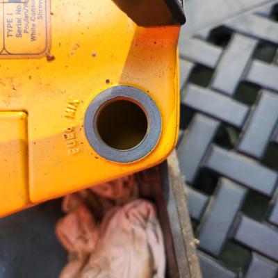 Poulan S25 AV Chainsaw Not Tested has Compression