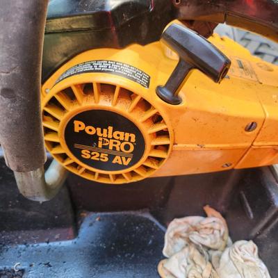 Poulan S25 AV Chainsaw Not Tested has Compression