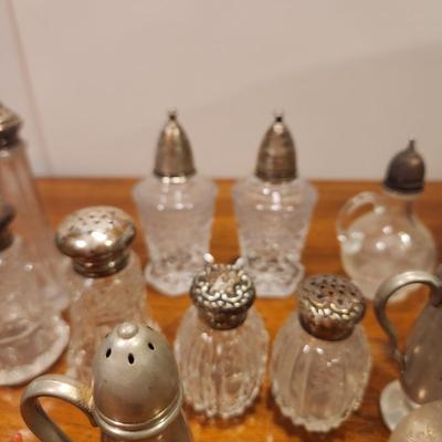 Salt & Pepper Shaker Collection , Bears, Wood, Crystal