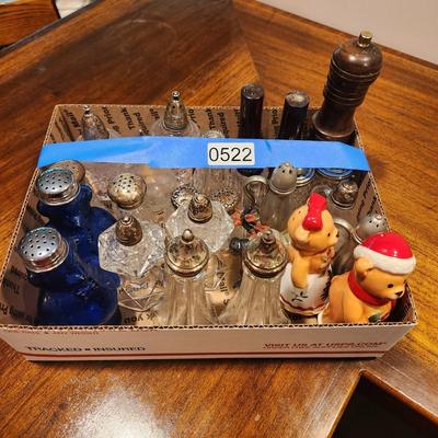 Salt & Pepper Shaker Collection , Bears, Wood, Crystal