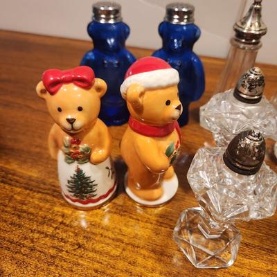Salt & Pepper Shaker Collection , Bears, Wood, Crystal