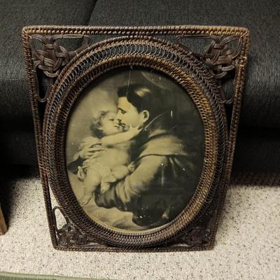 2 OLD PICTURES IN AN ANTIQUE AND WICKER FRAME