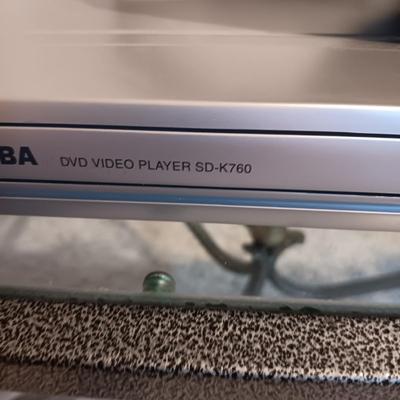 TOSHIBA DVD PLAYER W/REMOTE AND HEADPHONES