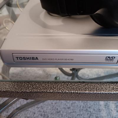 TOSHIBA DVD PLAYER W/REMOTE AND HEADPHONES