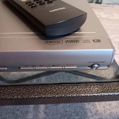 TOSHIBA DVD PLAYER W/REMOTE AND HEADPHONES