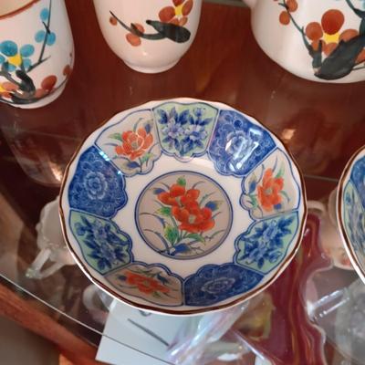 ASIAN THEMED TEAPOT AND CUPS WITH 2 RICE BOWLS
