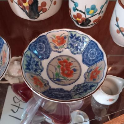 ASIAN THEMED TEAPOT AND CUPS WITH 2 RICE BOWLS