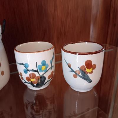 ASIAN THEMED TEAPOT AND CUPS WITH 2 RICE BOWLS