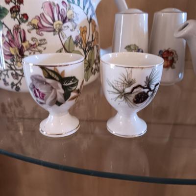 TEAPOTS, EGG CUPS AND SHAKERS