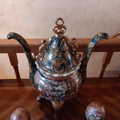 JAPANESE ROYAL SATSUMA VASE AND 2 PORCELAIN EGGS