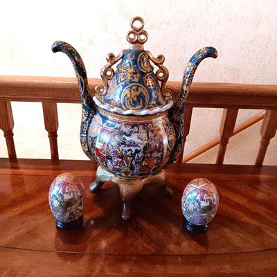 JAPANESE ROYAL SATSUMA VASE AND 2 PORCELAIN EGGS