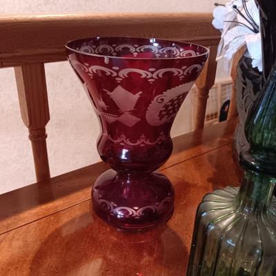 LARGE CERAMIC SWAN, DECANTER AND 2 GLASS VASES
