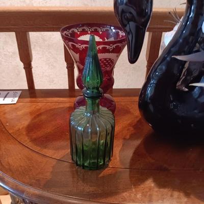 LARGE CERAMIC SWAN, DECANTER AND 2 GLASS VASES