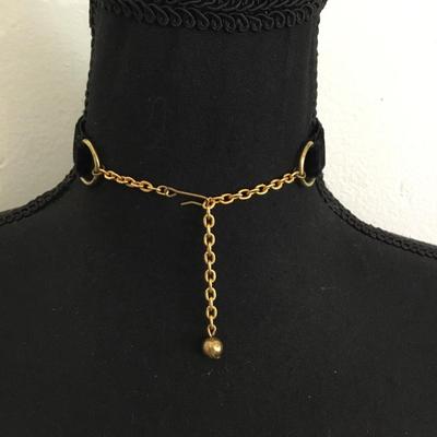 Beautiful, vintage shell cameo choker
