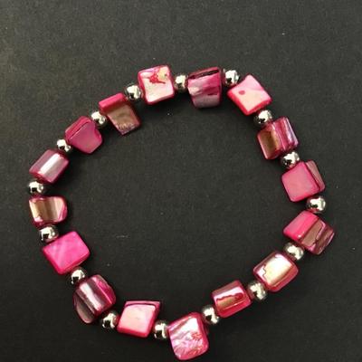 Beautiful pink beaded stretch bracelet