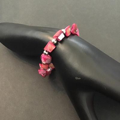 Beautiful pink beaded stretch bracelet