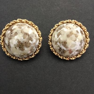 Very nice vintage clip on earrings