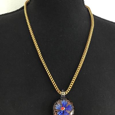 Beautiful, vintage, chunky gold tone, chain and glass flower pendant necklace