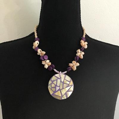 Vintage seashell inlayed pendant necklace