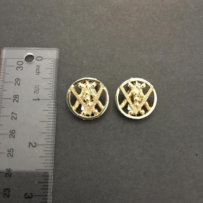 Vintage gold toned clip on earrings