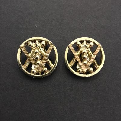 Vintage gold toned clip on earrings