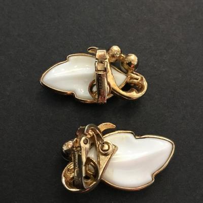 Rare Vintage Trifari milk, glass clip on earrings, molded glass, Bezel vintage, mid century