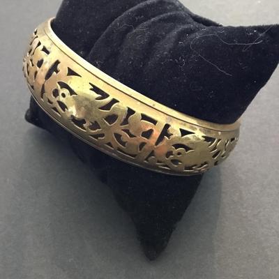 Beautiful, vintage, brass bangle bracelet
