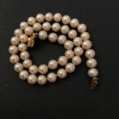 Elegant vintage faux pearl necklace