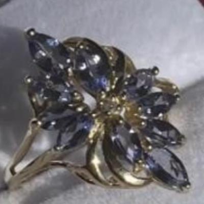 14k Gold Tanzanite & Diamond Ring