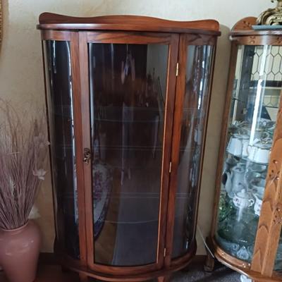 BEAUTIFUL LIGHTED CURIO CABINET