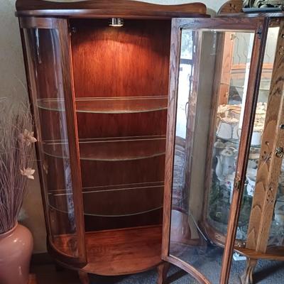 BEAUTIFUL LIGHTED CURIO CABINET
