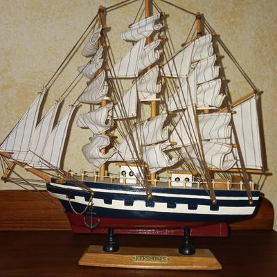 NICE WOODEN MODEL SAIL SHIPS