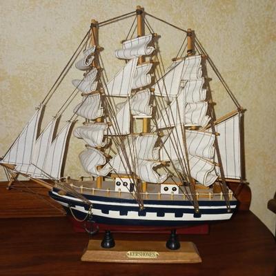 NICE WOODEN MODEL SAIL SHIPS