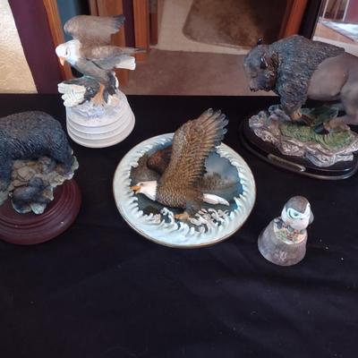 WILDLIFE FIGURES AND MUSICAL EAGLE