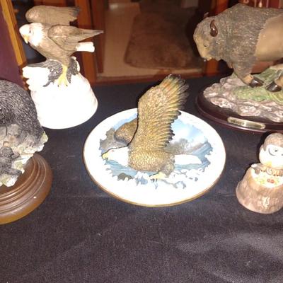WILDLIFE FIGURES AND MUSICAL EAGLE