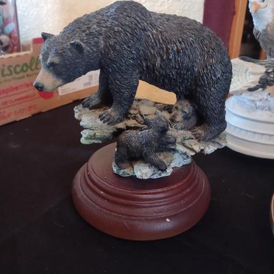 WILDLIFE FIGURES AND MUSICAL EAGLE