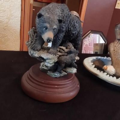 WILDLIFE FIGURES AND MUSICAL EAGLE