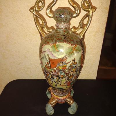 GORGEOUS, DETAILED JAPANESE SATSUMA VASE