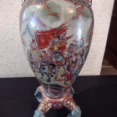GORGEOUS, DETAILED JAPANESE SATSUMA VASE