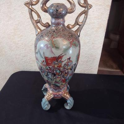 GORGEOUS, DETAILED JAPANESE SATSUMA VASE
