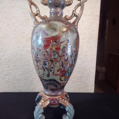 GORGEOUS, DETAILED JAPANESE SATSUMA VASE