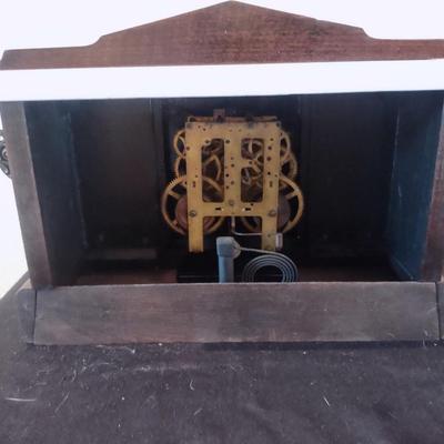 INGRAHAM ANTIQUE MANTEL CLOCK WITH MARBLE TOP